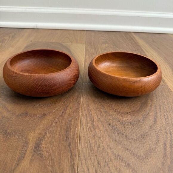2 Vintage Genuine Teak Thailand Salad Bowls - Picture 1 of 5